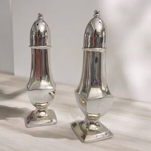 Vintage Oneida Chippendale Set Sil-verplate Salt Pepper Shakers